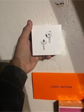 Wireless Earbuds Bluetooth Headset - White AirPods 4